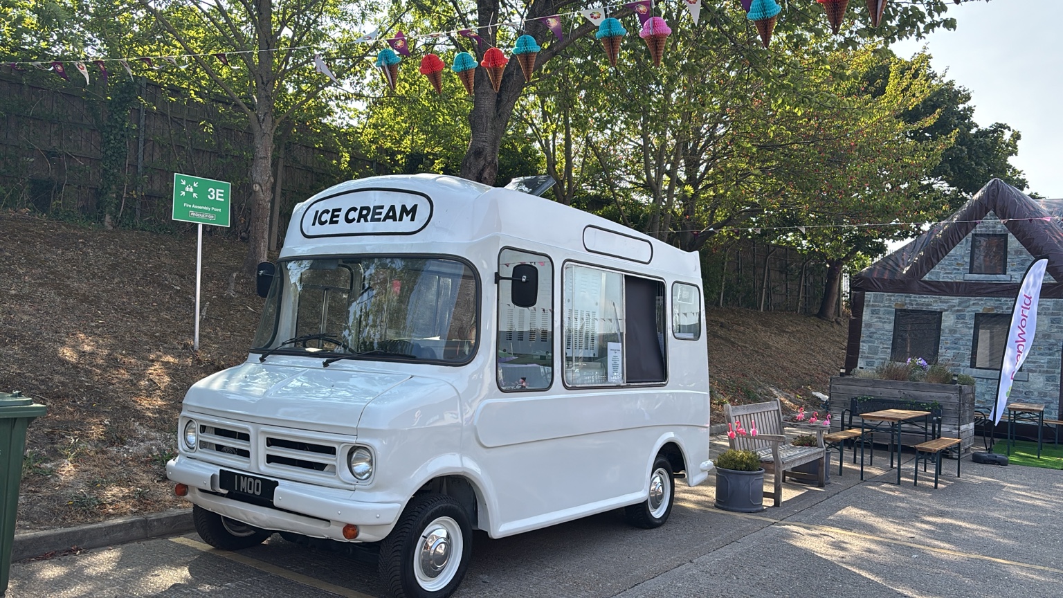 William parked at an outdoor event